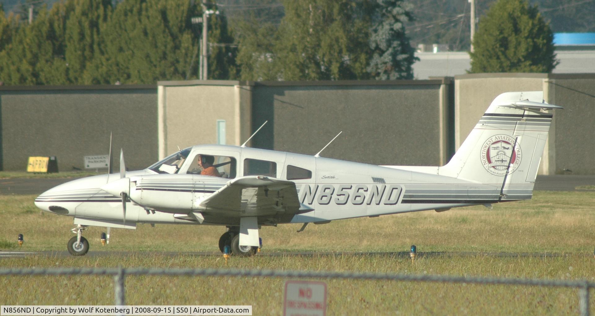 N856ND, 1989 Piper PA-44-180 Seminole C/N 4495001, seconds prior to take-off