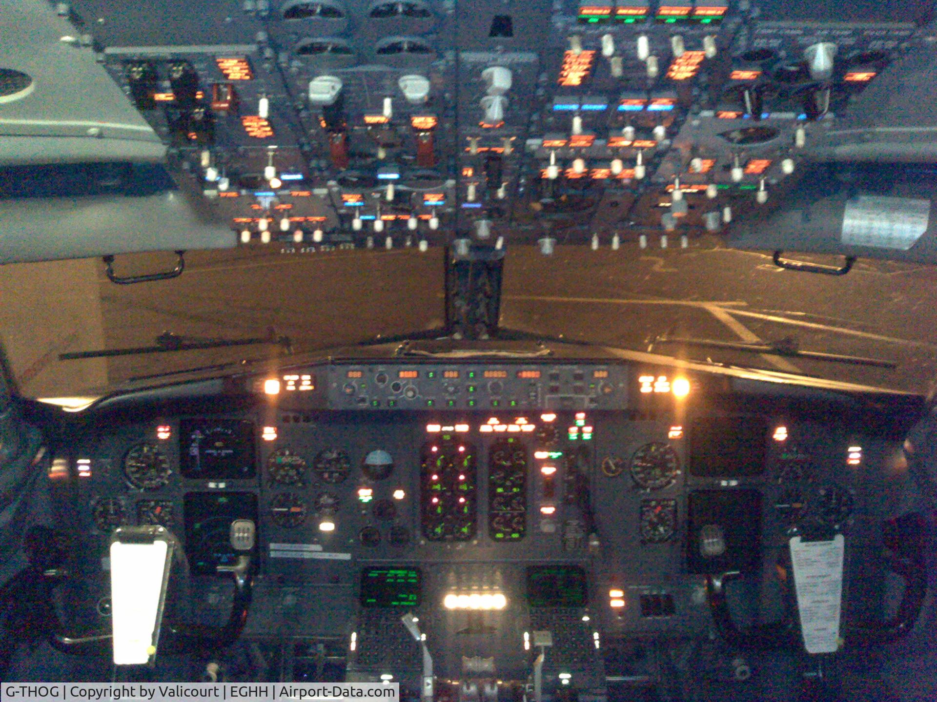 G-THOG, 1997 Boeing 737-31S C/N 29057, Flight deck G-THOG