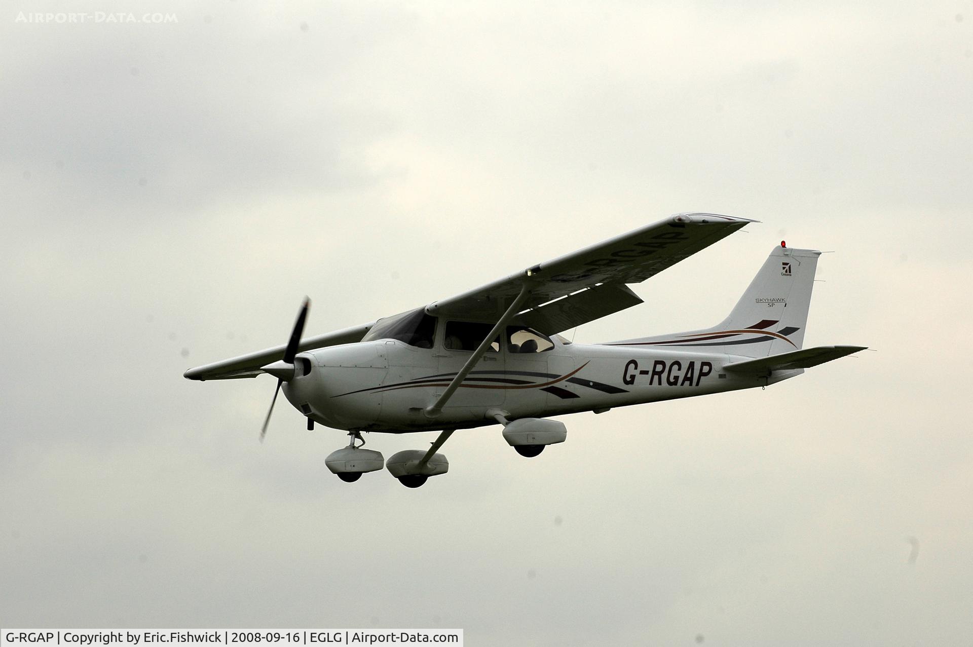 G-RGAP, 2006 Cessna 172S C/N 172S10421, 4. G-RGAP arriving at Panshanger Airfield