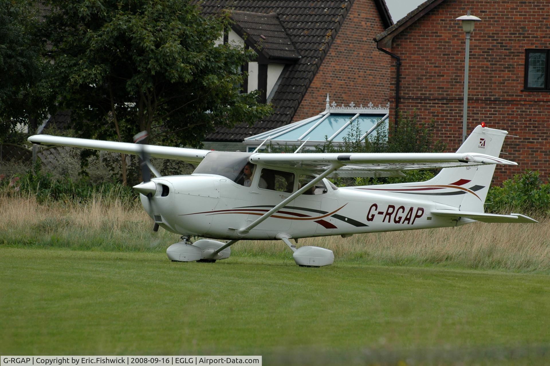 G-RGAP, 2006 Cessna 172S C/N 172S10421, 2. G-RGAP at Panshanger Airfield