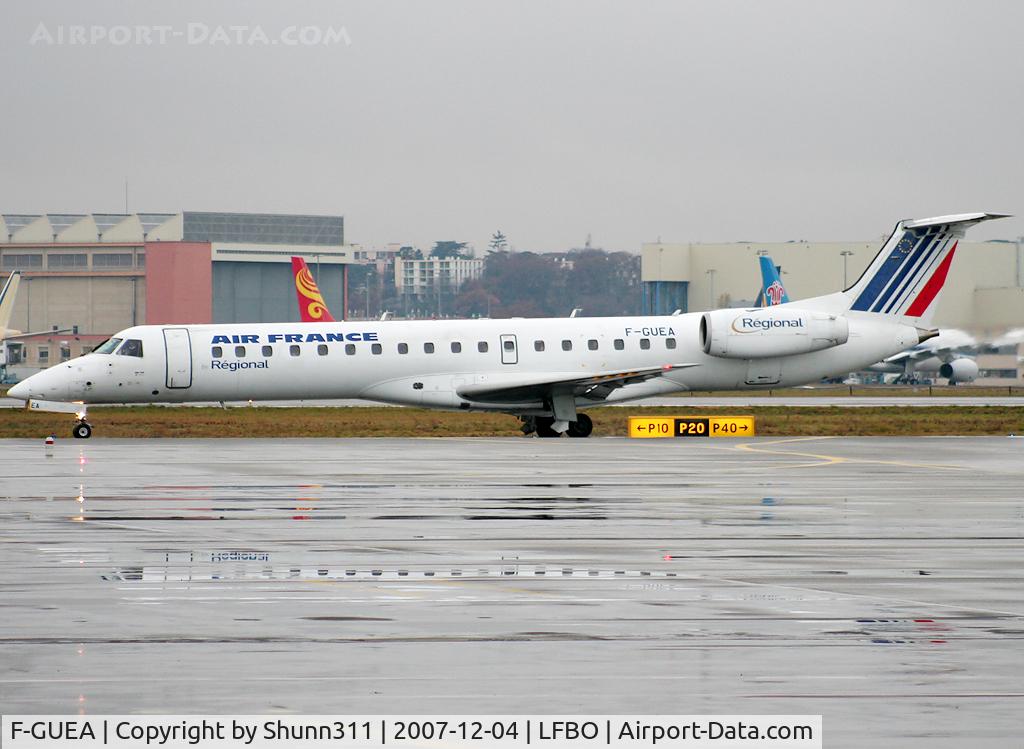 F-GUEA, 2000 Embraer EMB-145MP (ERJ-145MP) C/N 145342, Rolling holding point rwy 32R for departure