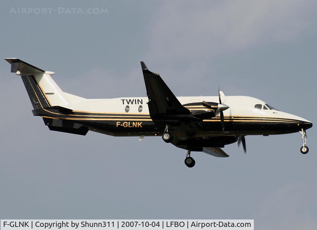F-GLNK, 1997 Beech 1900D C/N UE-269, Landing rwy 14R