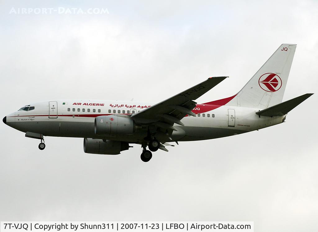 7T-VJQ, 2002 Boeing 737-6D6 C/N 30209, Landing rwy 32L