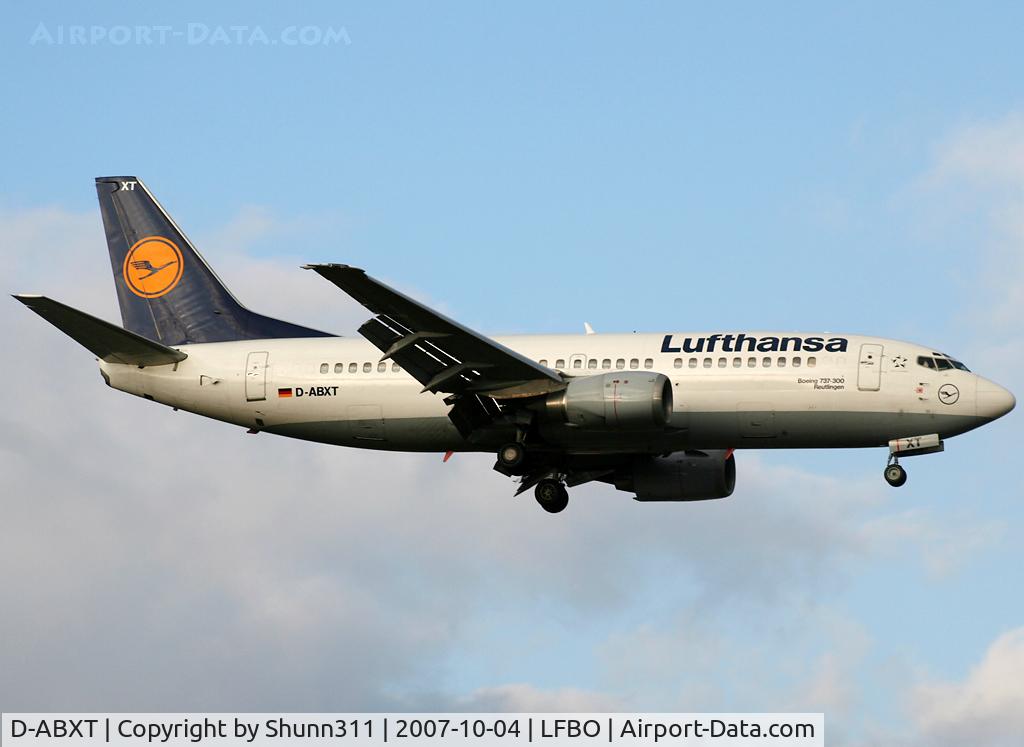 D-ABXT, 1989 Boeing 737-330 C/N 24281, Landing rwy 14R