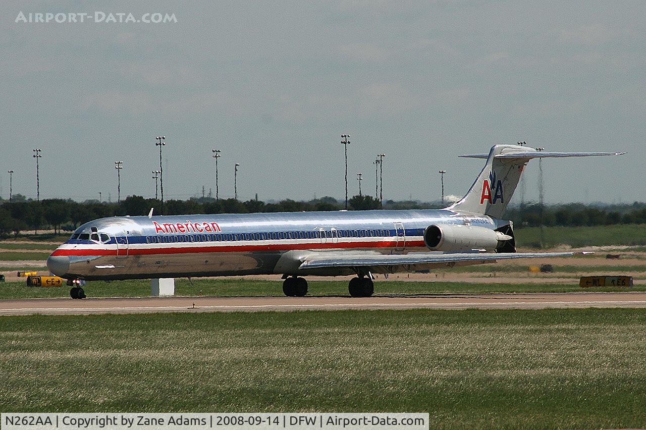 N262AA, 1985 McDonnell Douglas MD-82 (DC-9-82) C/N 49290, American Airlines landing 36L at DFW