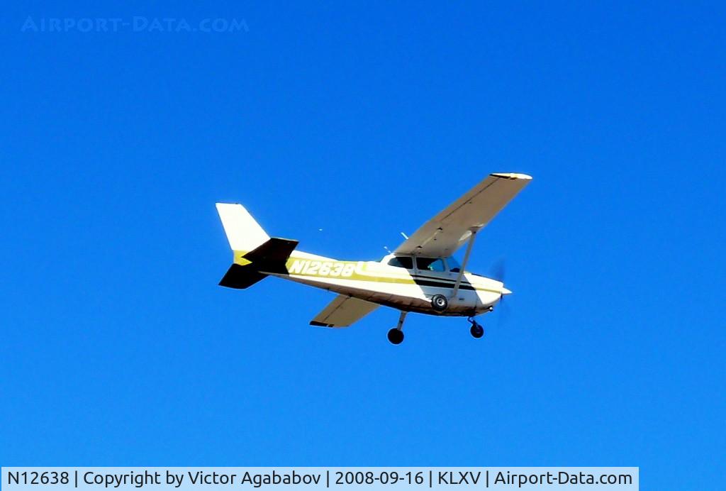 N12638, 1973 Cessna 172M C/N 17262133, Taking off at Leadville