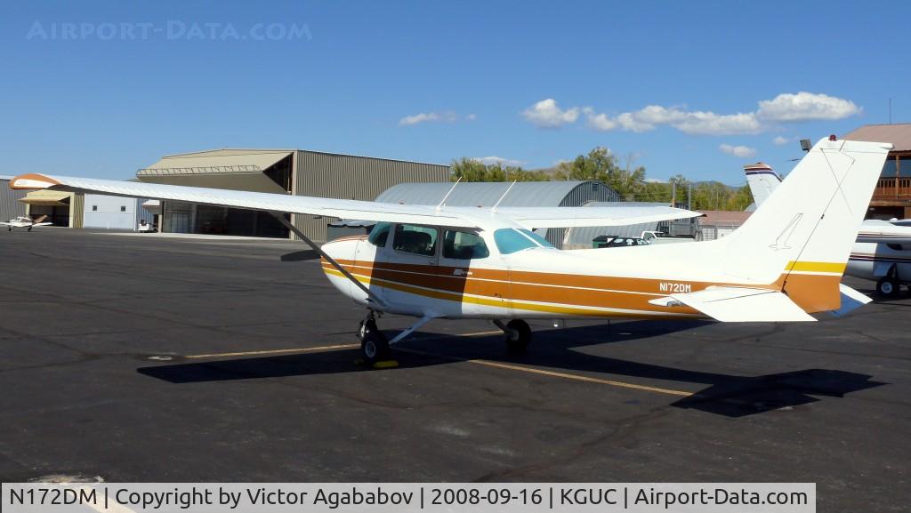 N172DM, 1978 Cessna 172N C/N 17270835, At Gunnison