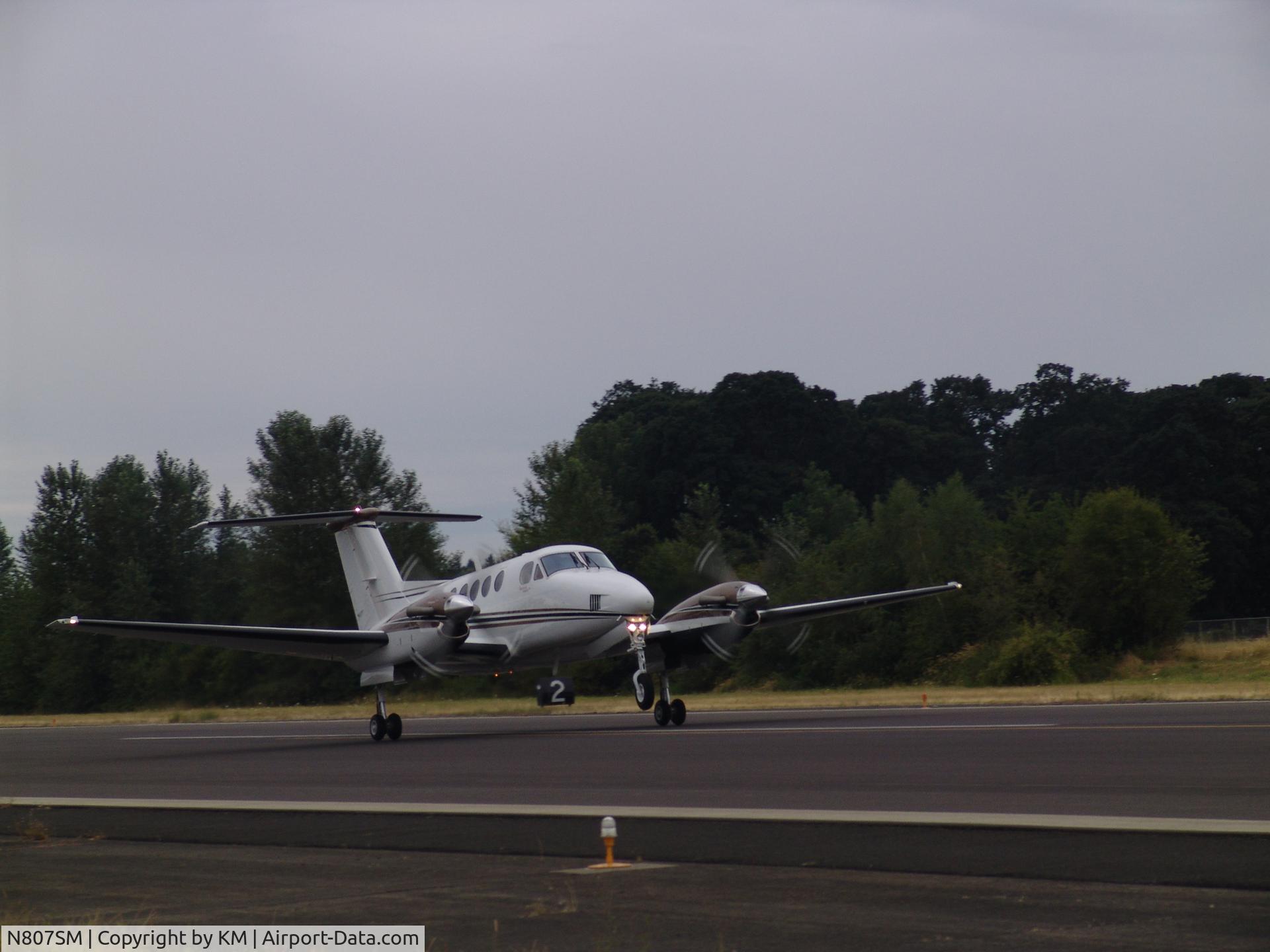 N807SM, 2007 Hawker Beechcraft B200 King Air C/N BB-1989, Departing KUAO