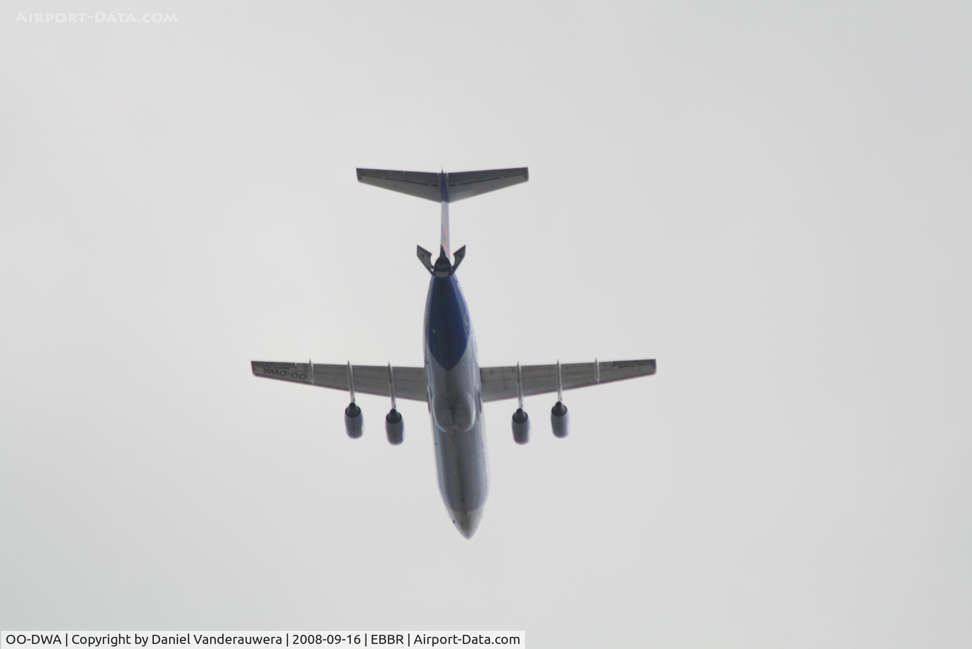 OO-DWA, 1997 British Aerospace Avro 146-RJ100 C/N E3308, on approach to rwy 07L