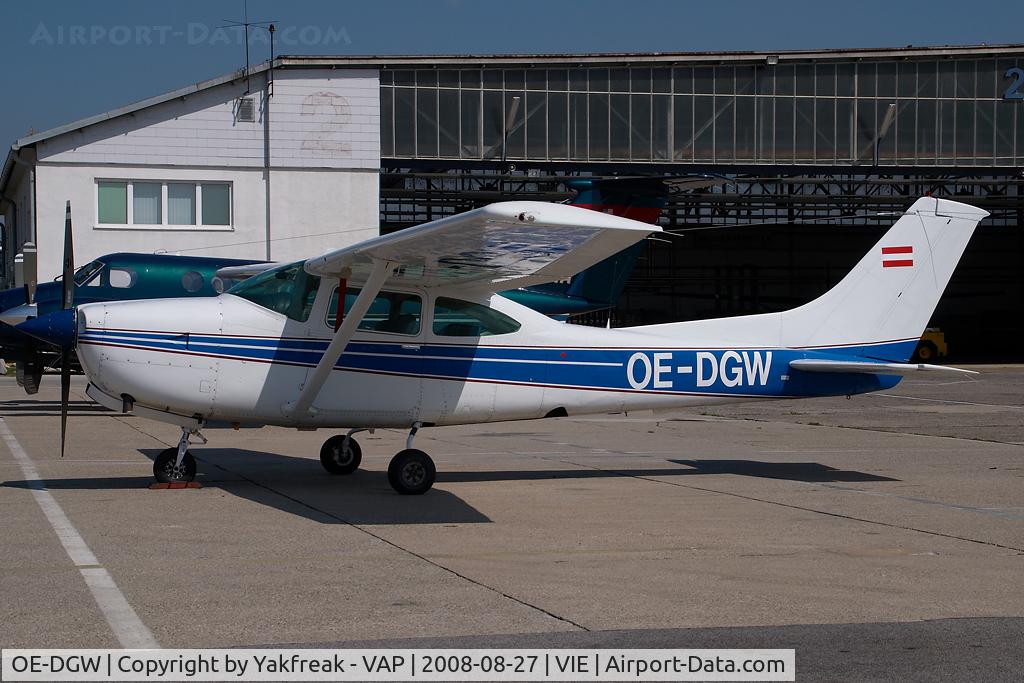 OE-DGW, Cessna TR182 Turbo Skylane RG Turbo Skylane RG C/N R18201391, Cessna 182