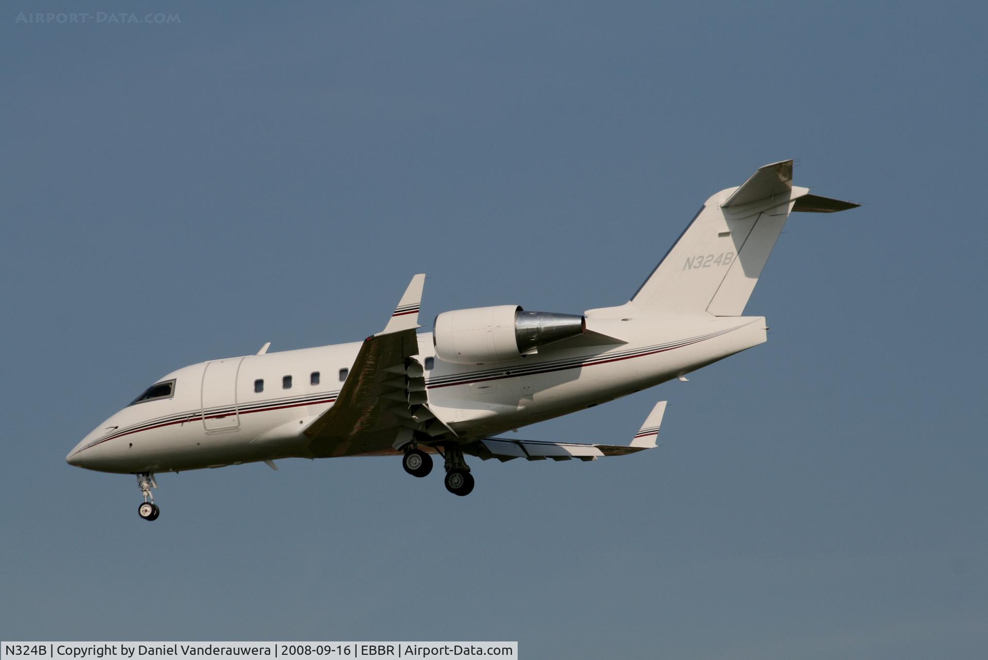 N324B, 1990 Canadair Challenger 601-3A (CL-600-2B16) C/N 5069, descending to rwy 25L