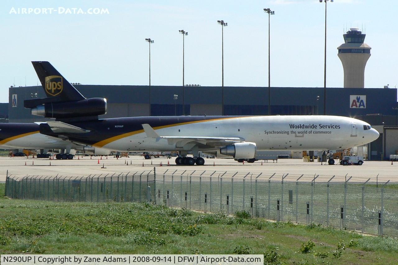 N290UP, 1992 McDonnell Douglas MD-11F C/N 48456, UPS ramp at DFW