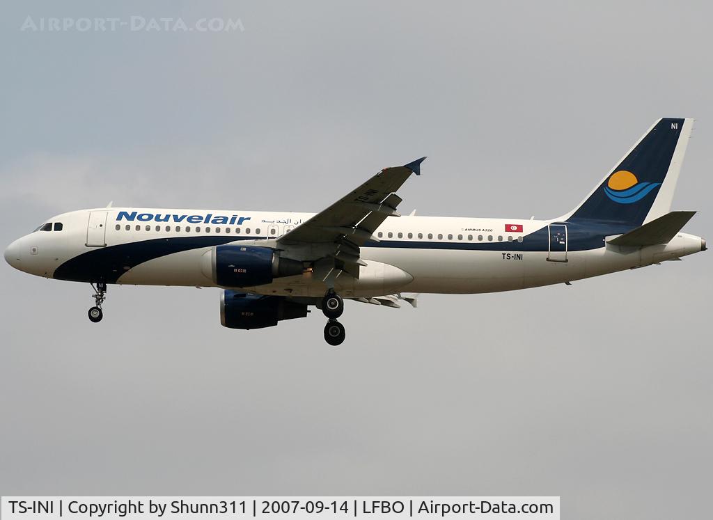 TS-INI, 1992 Airbus A320-212 C/N 301, Landing rwy 32L