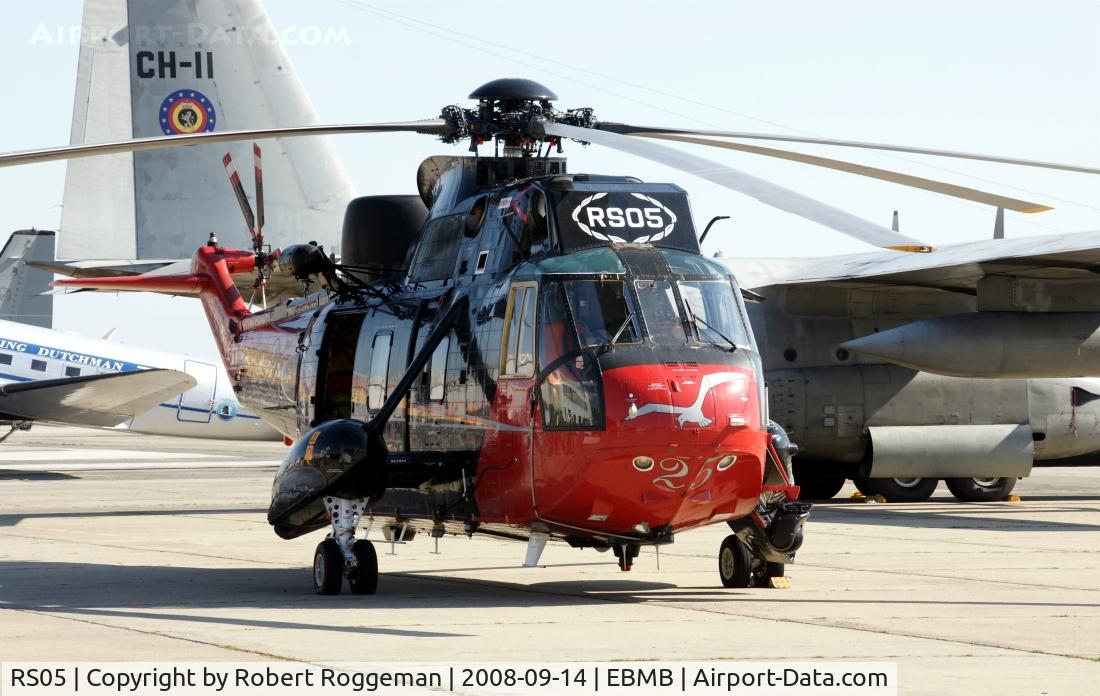 RS05, 1976 Westland Sea King Mk.48 C/N WA835, Open door 60 Years 15 th WING.25.000 Hrs Sea King.