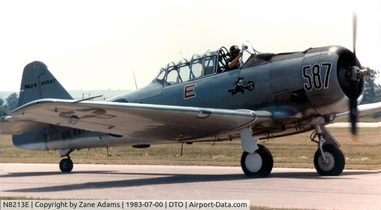 N8213E, North American SNJ-5 Texan C/N 88-17400, At the Denton CAF Airshow