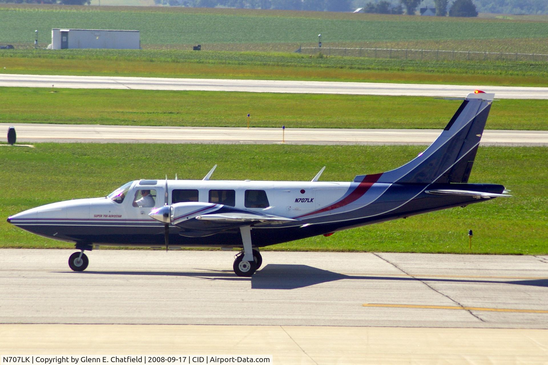 N707LK, 1977 Smith Aerostar 601P C/N 61P-0472-188, Taxiing to Runway 27 for departure.