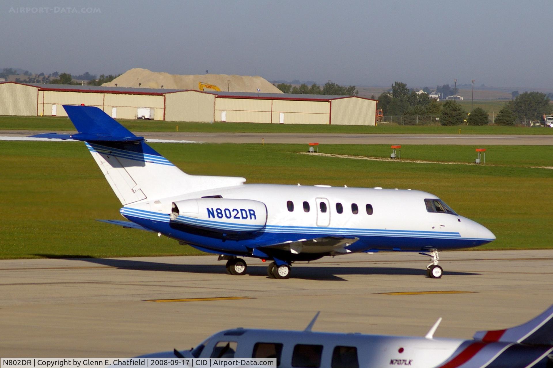 N802DR, 2004 Raytheon Hawker 800XP C/N 258667, Taxiing to the Landmark ramp