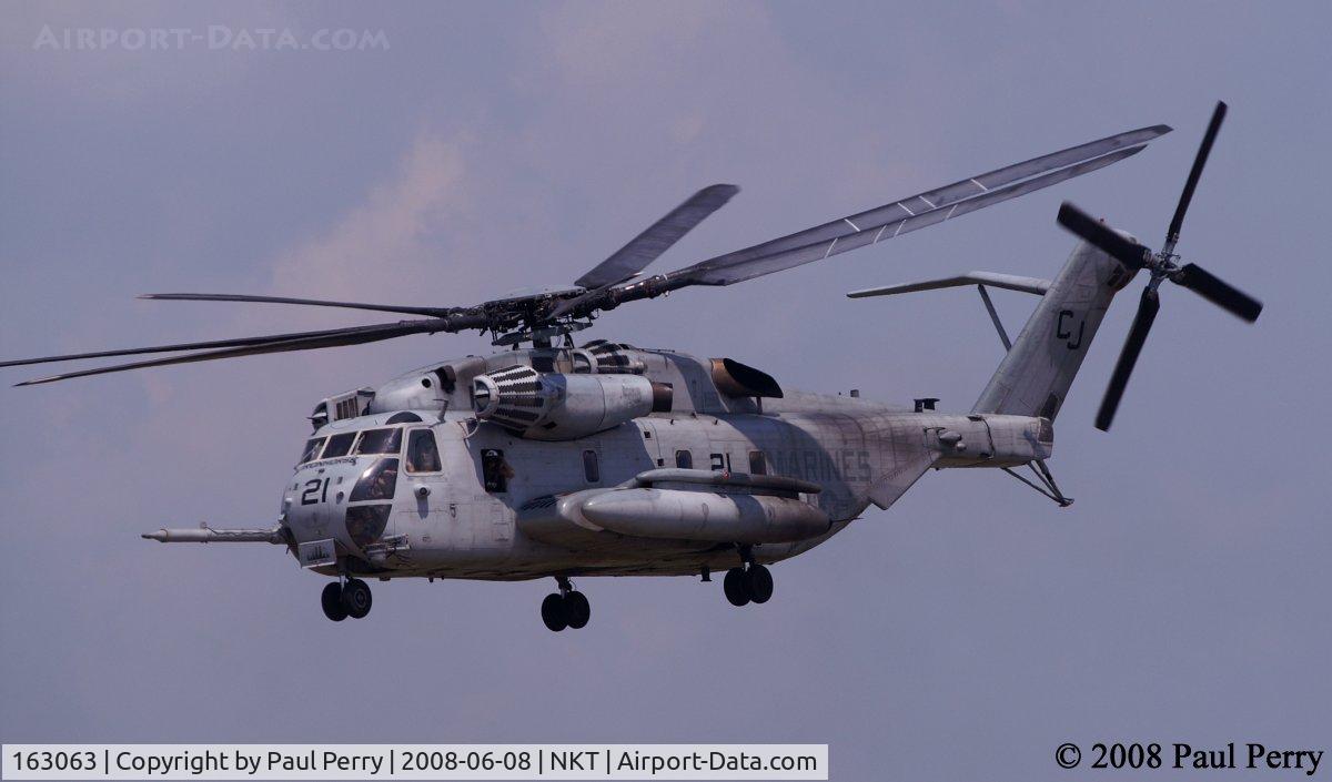 163063, Sikorsky CH-53E Super Stallion C/N 65-553, To be so big, they sure can put her down gingerly