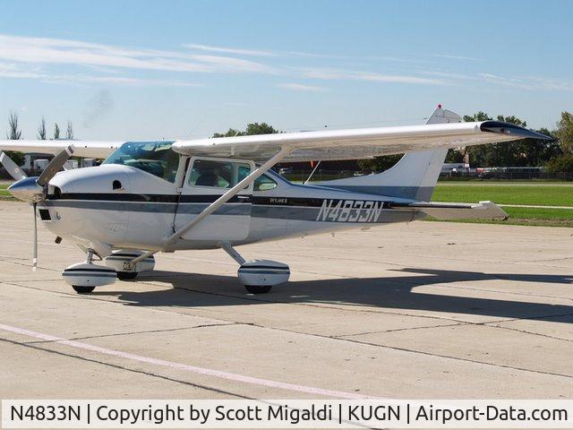 N4833N, 1979 Cessna 182Q Skylane C/N 18267403, on the ramp