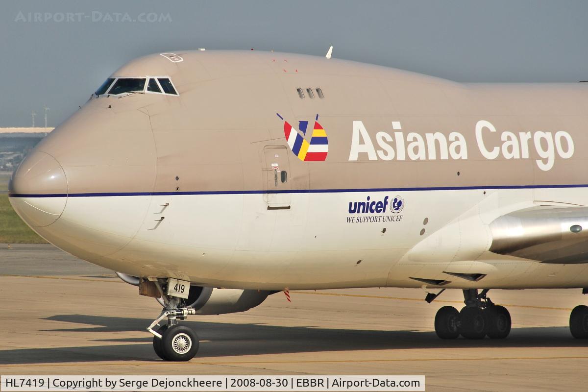 HL7419, 1994 Boeing 747-48EF (SCD) C/N 25781, Taking his place on the cargo area