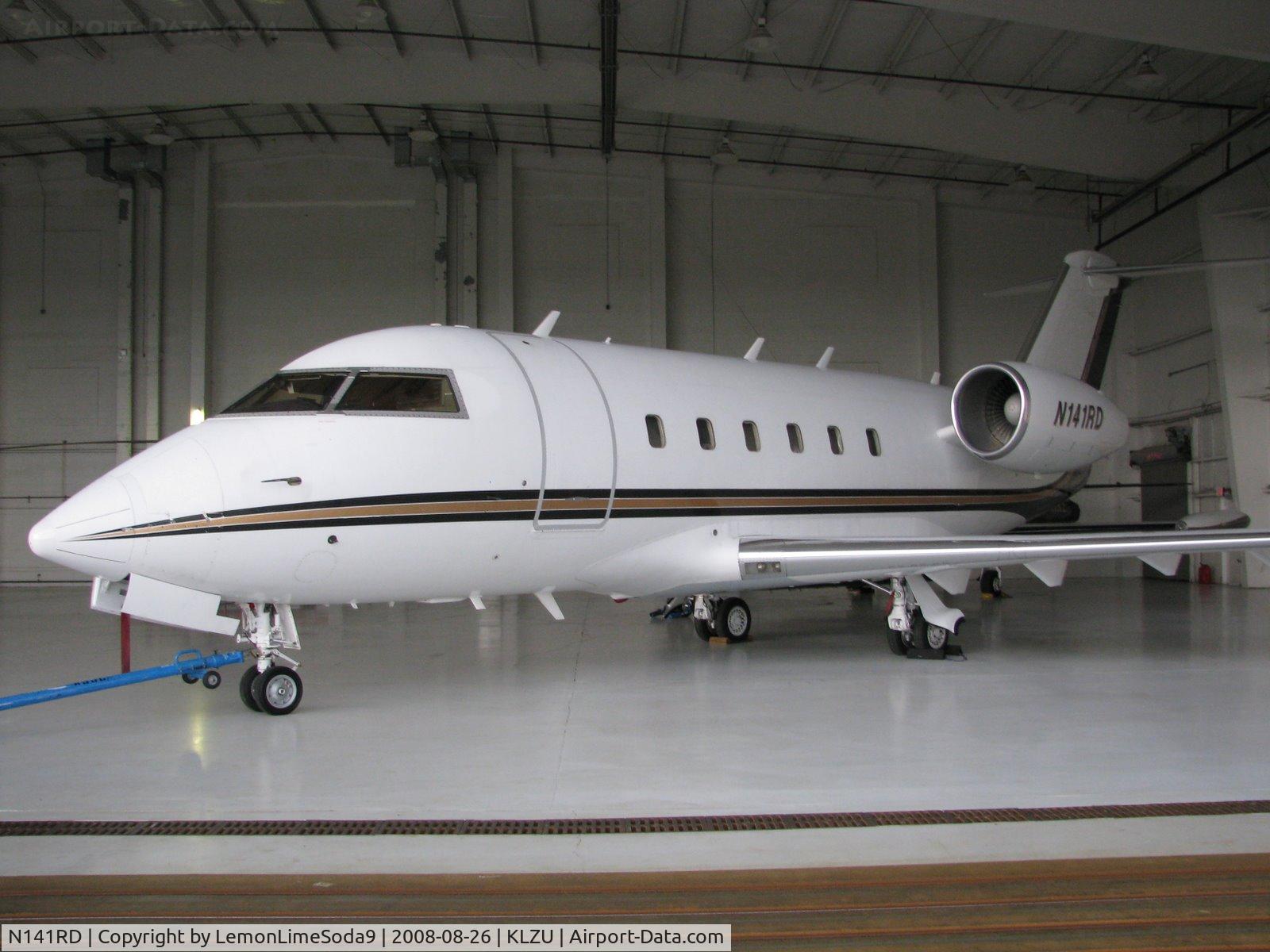 N141RD, 1982 Canadair Challenger 600S (CL-600-1A11) C/N 1041, Just another day at the airport.