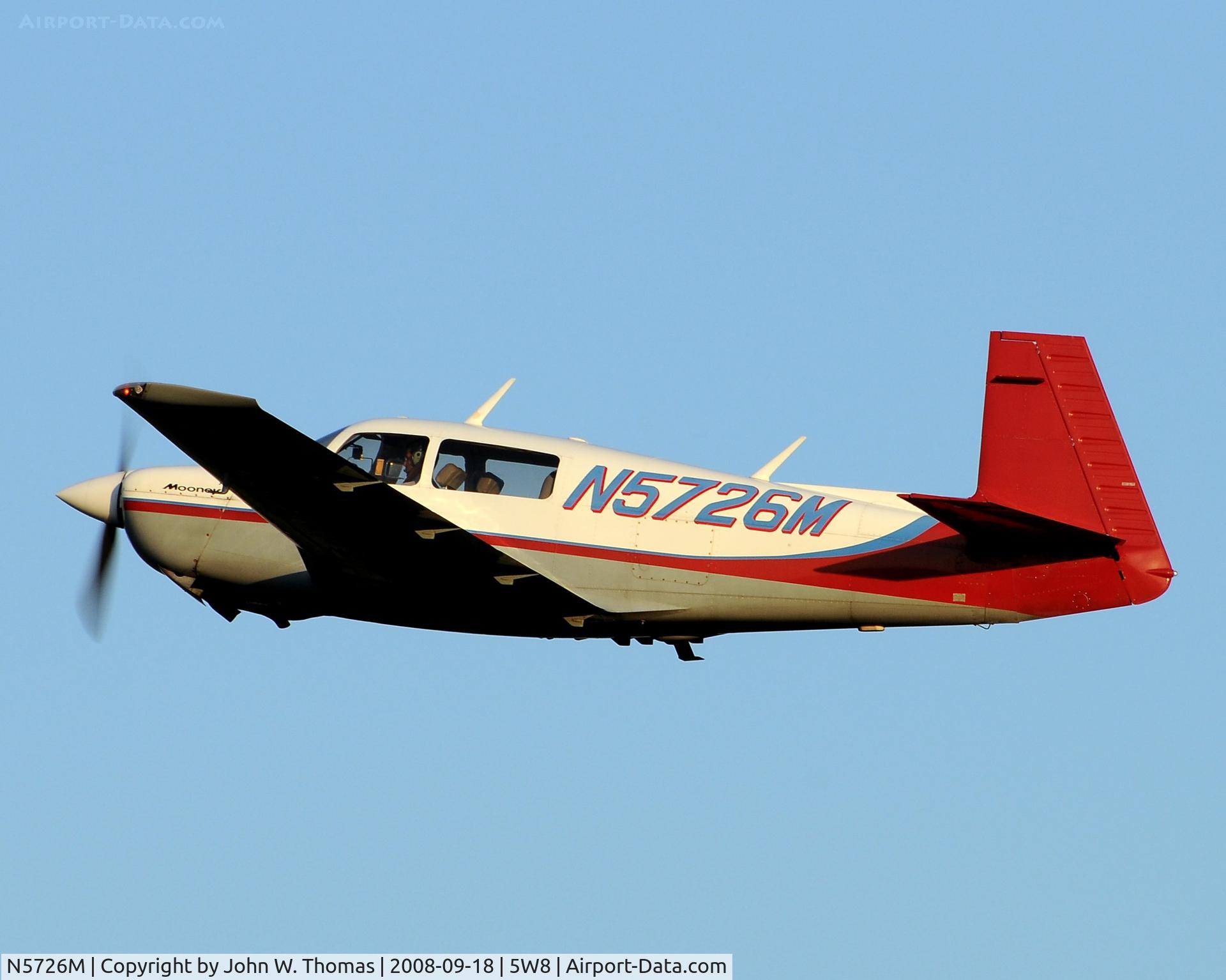 N5726M, 1983 Mooney M20J 201 C/N 24-1418, Departing runway 4