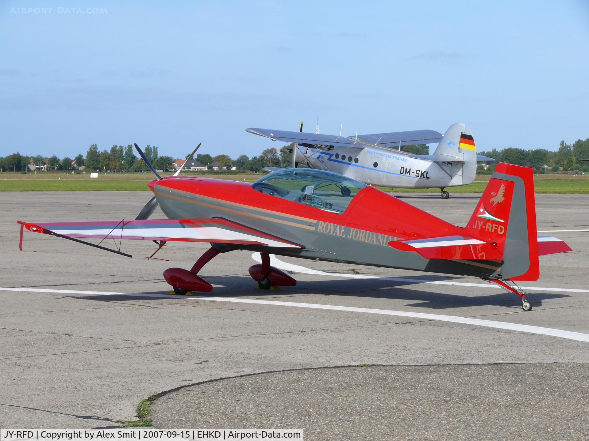 JY-RFD, Extra EA-300 C/N 1242, Parked in the sun waiting for it's display