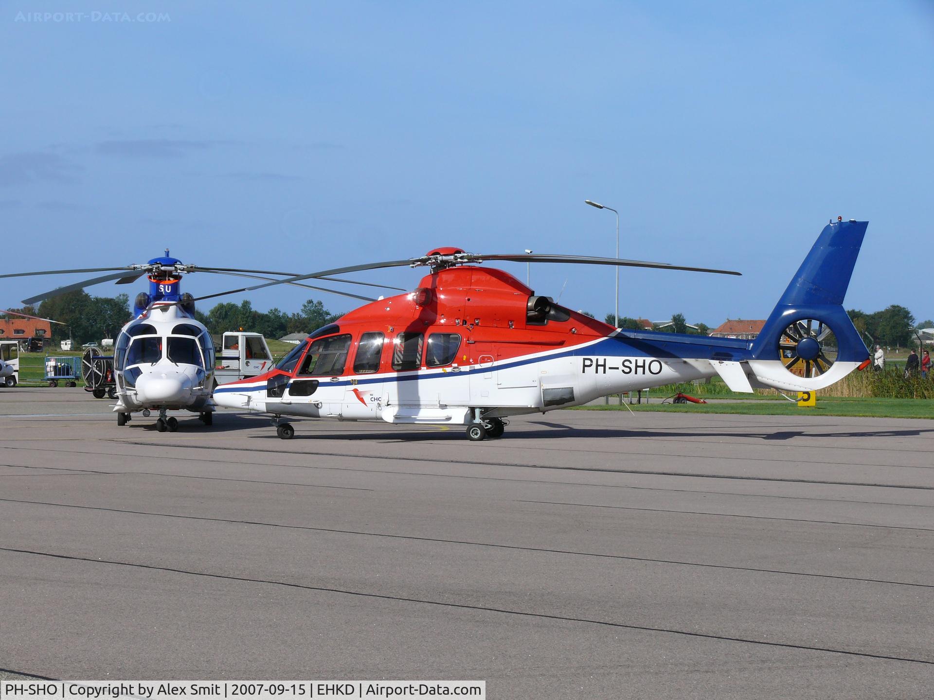 PH-SHO, 2006 Eurocopter EC-155B-1 C/N 6739, Waiting for it's turn to do some sightseeingflights