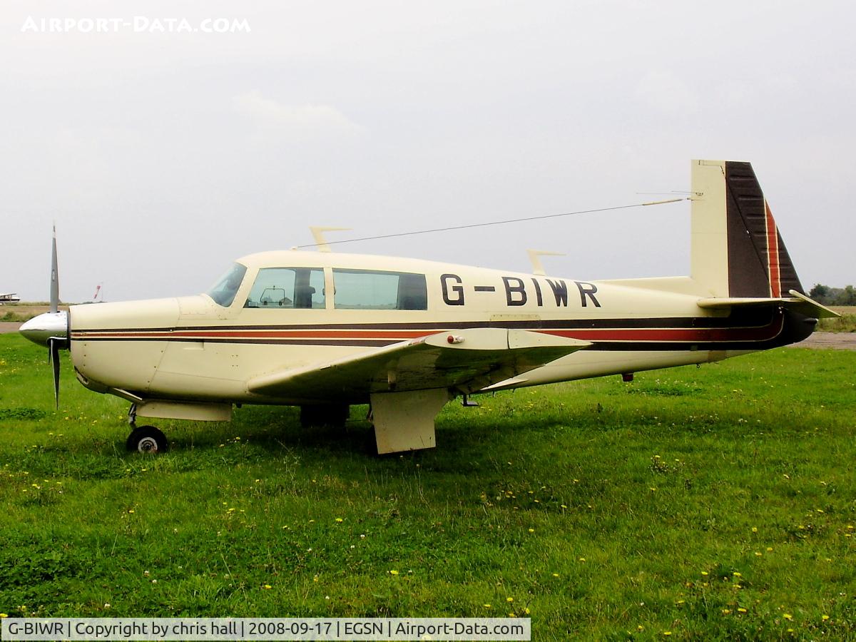 G-BIWR, 1976 Mooney M20F Executive C/N 22-1339, Previous ID: N6972V