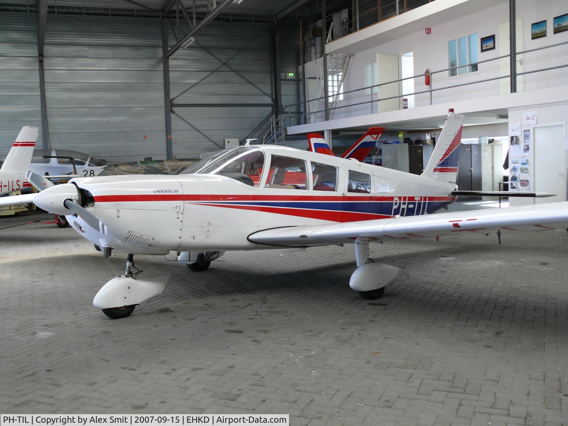 PH-TIL, Piper PA-32-260 Cherokee Six Cherokee Six C/N 32-833, Parked inside the GA hangar