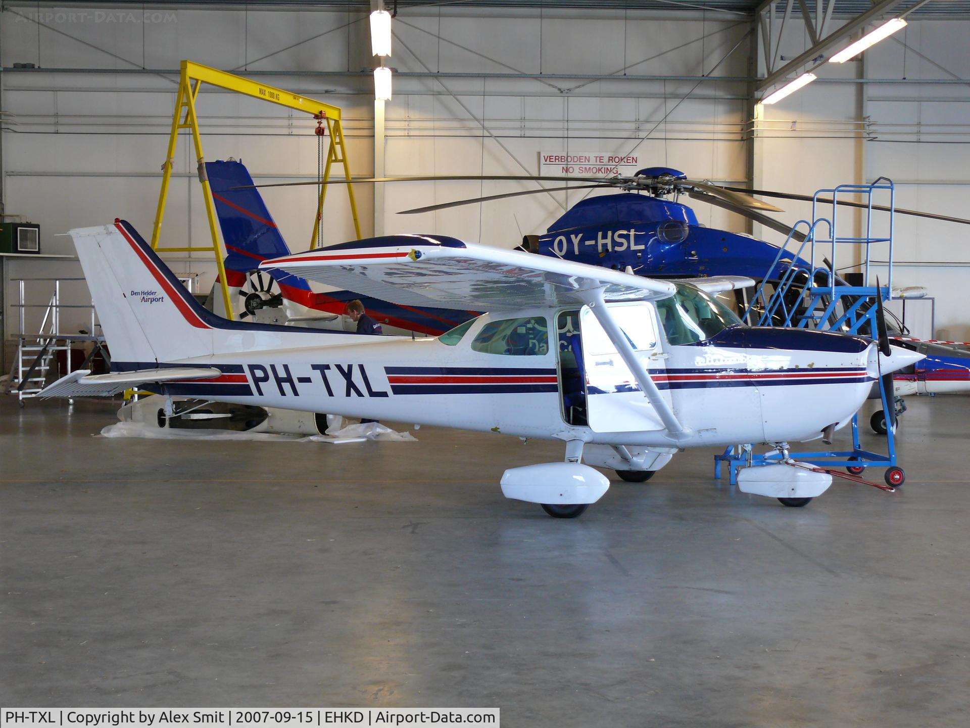 PH-TXL, Cessna 172P C/N 17275067, Nice looking Cessna