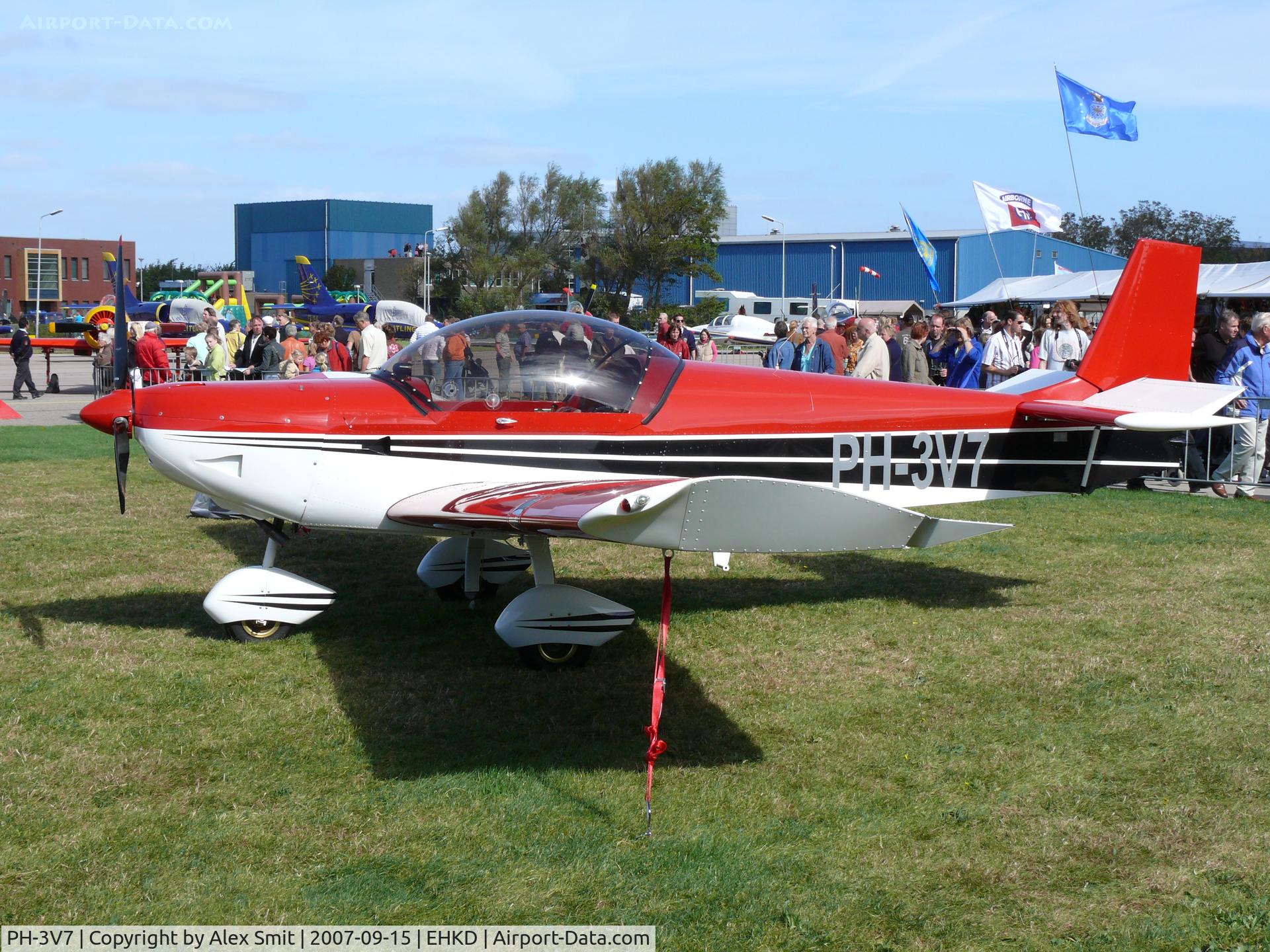 PH-3V7, 2004 Zenair CH-601XL Zodiac C/N 6-9572, Nice ultralight on the static