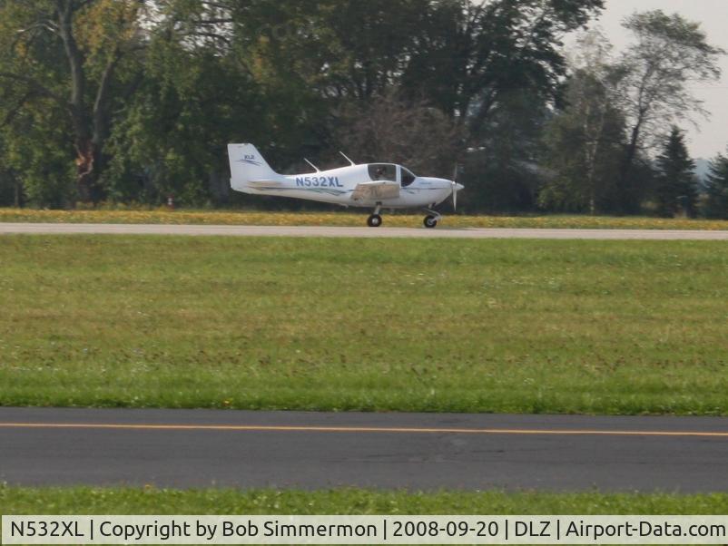 N532XL, 2006 Liberty XL-2 C/N 0026, Landing RWY 28 at Delaware, Ohio
