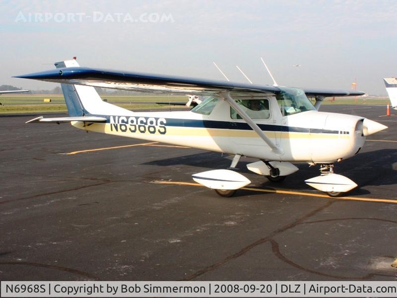 N6968S, 1967 Cessna 150H C/N 15067668, On the ramp at Delaware, Ohio
