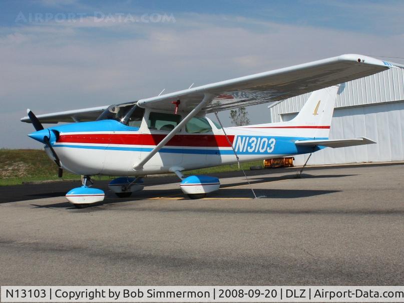 N13103, 1973 Cessna 172M C/N 17262497, On the ramp at Kenton, Ohio