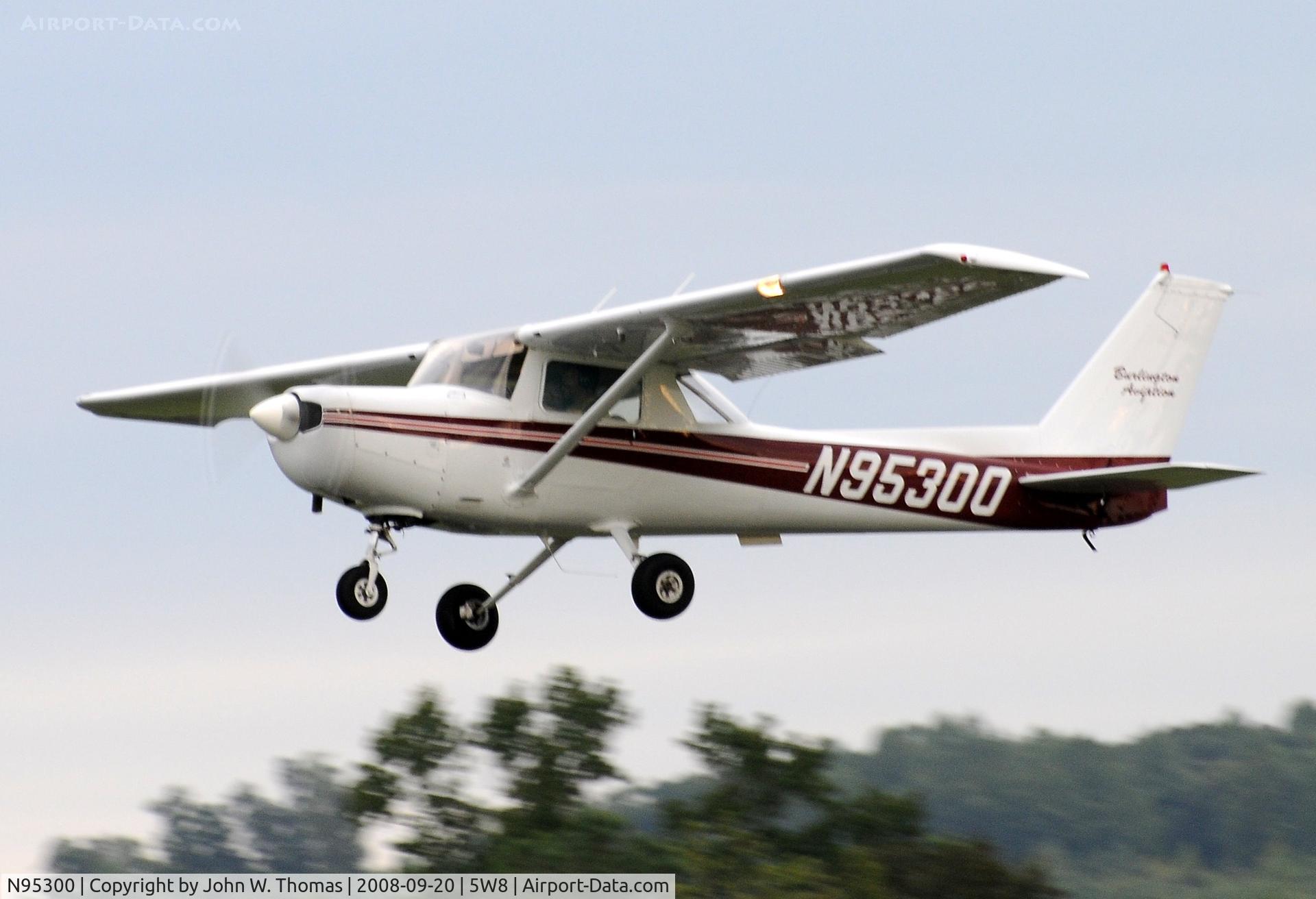 N95300, 1984 Cessna 152 C/N 15285871, Departing runway 4