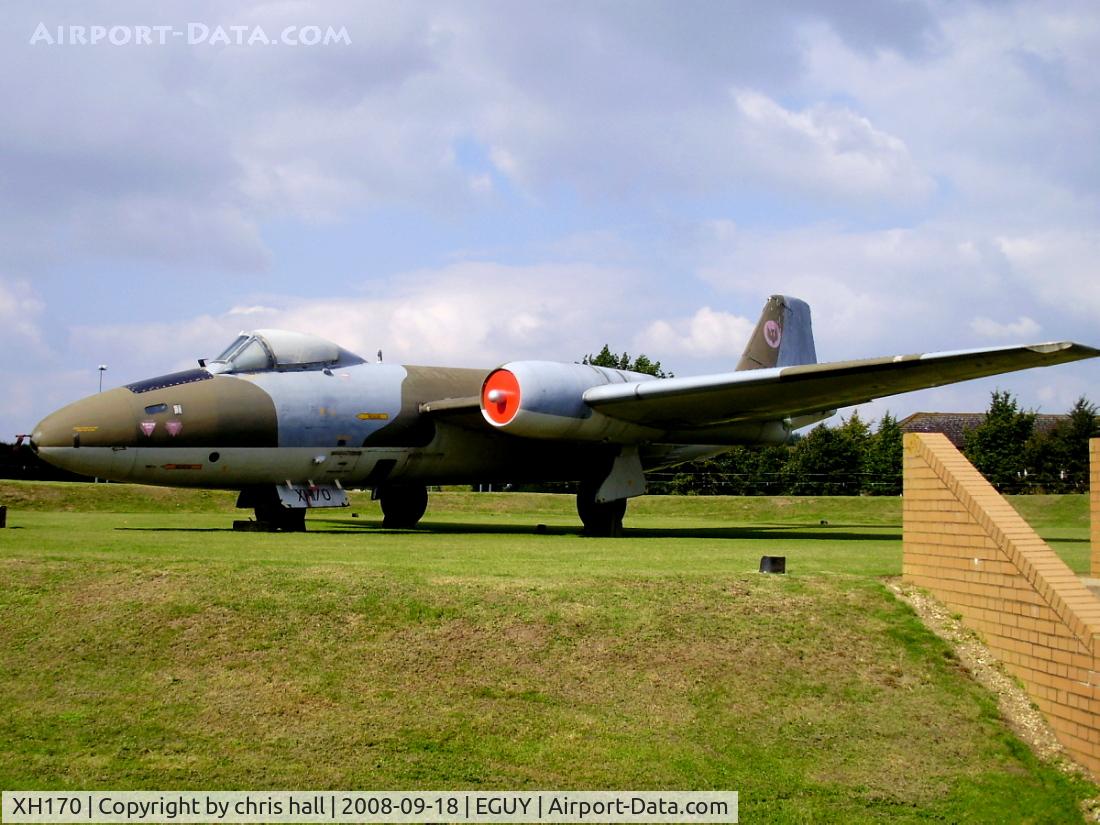 XH170, 1960 English Electric Canberra PR.9 C/N SH1734, Gate Guard at RAF Wyton