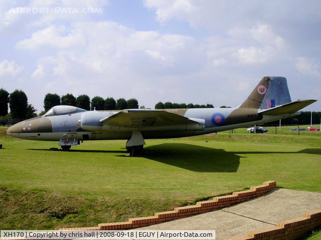 XH170, 1960 English Electric Canberra PR.9 C/N SH1734, Gate Guard at RAF Wyton