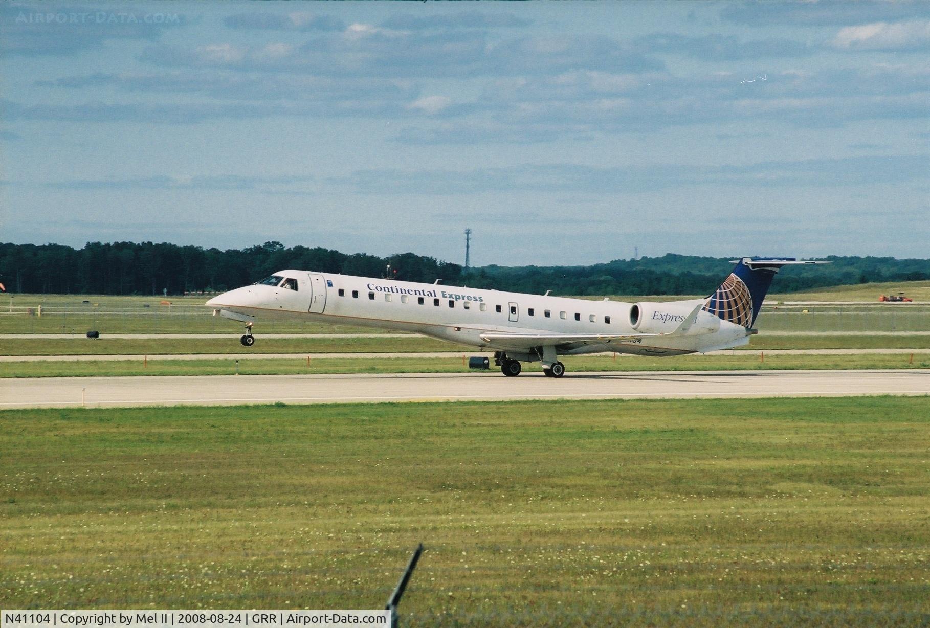 N41104, 2002 Embraer ERJ-145XR (EMB-145XR) C/N 145646, BTA3015 - GRR-IAH - Departing RWY 26L