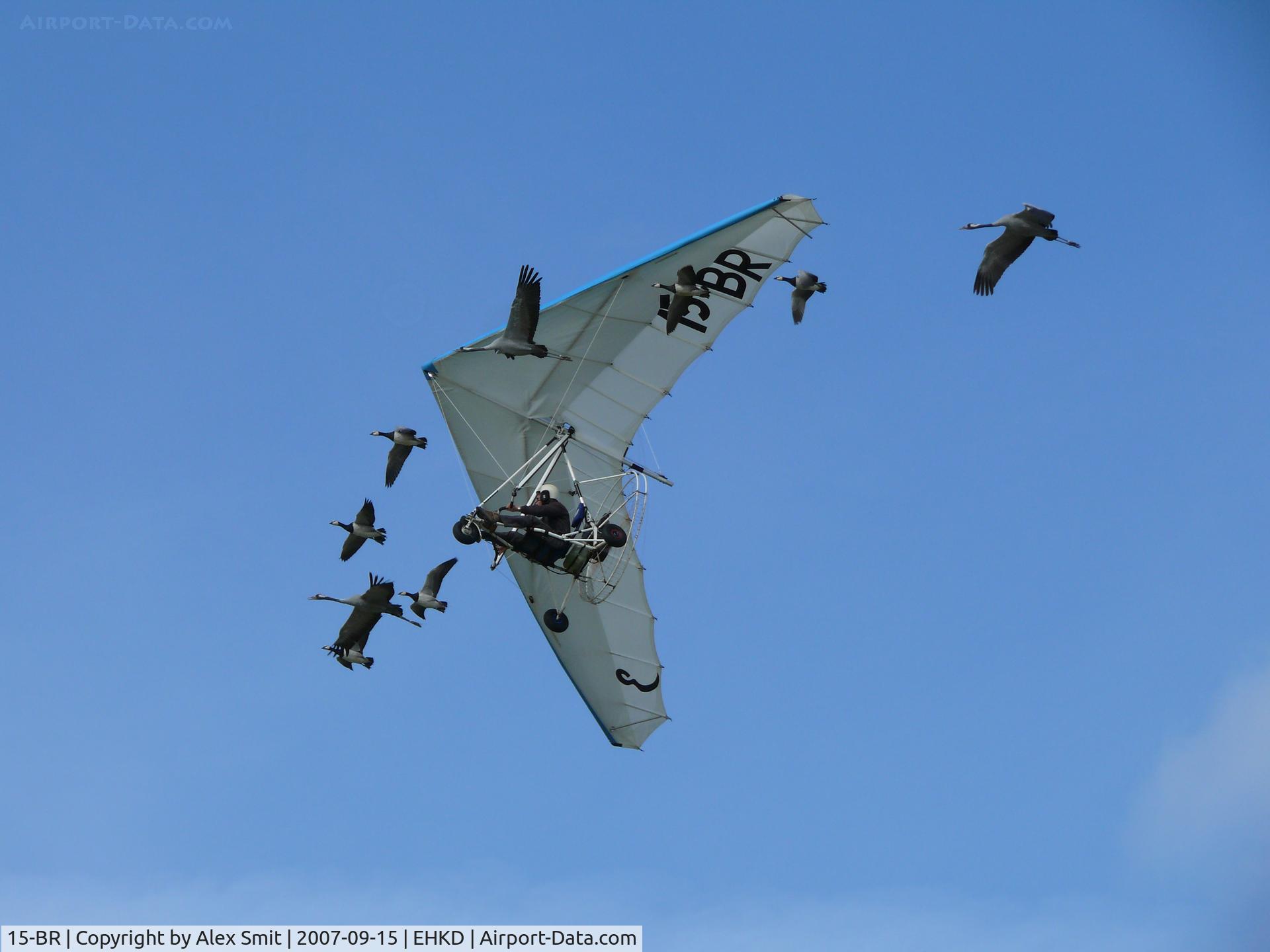 15-BR, DTA Alizez, Christian Moullec flying with his geese and cranes
