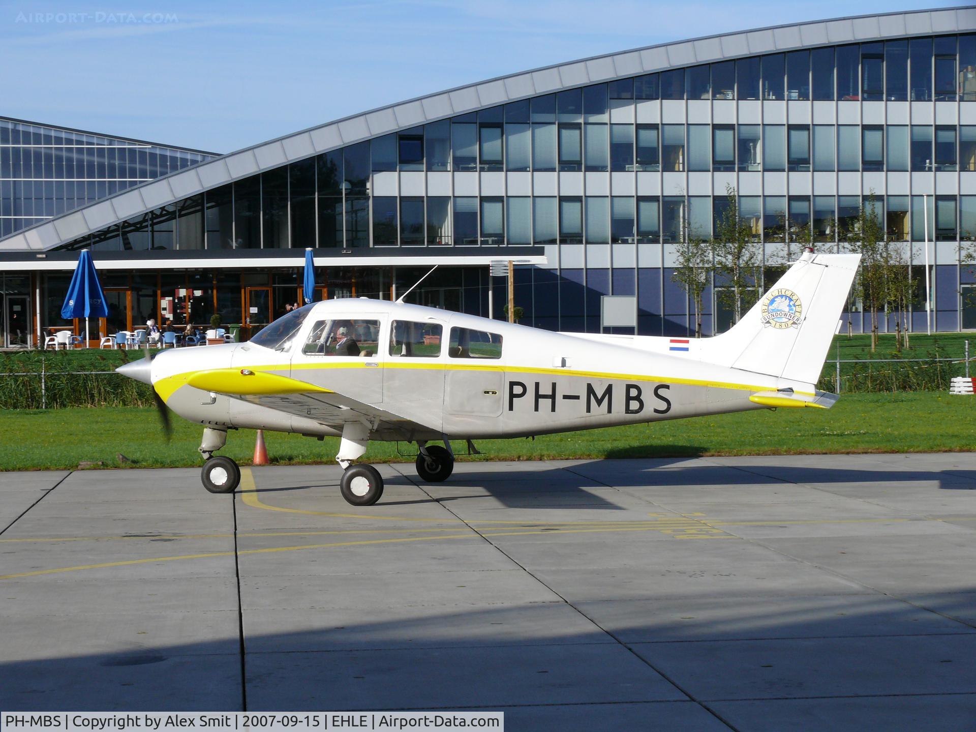 PH-MBS, Beech C23 Sundowner 180 Sundowner 180 C/N M-1968, Arriving at the Aviodrome museum apron