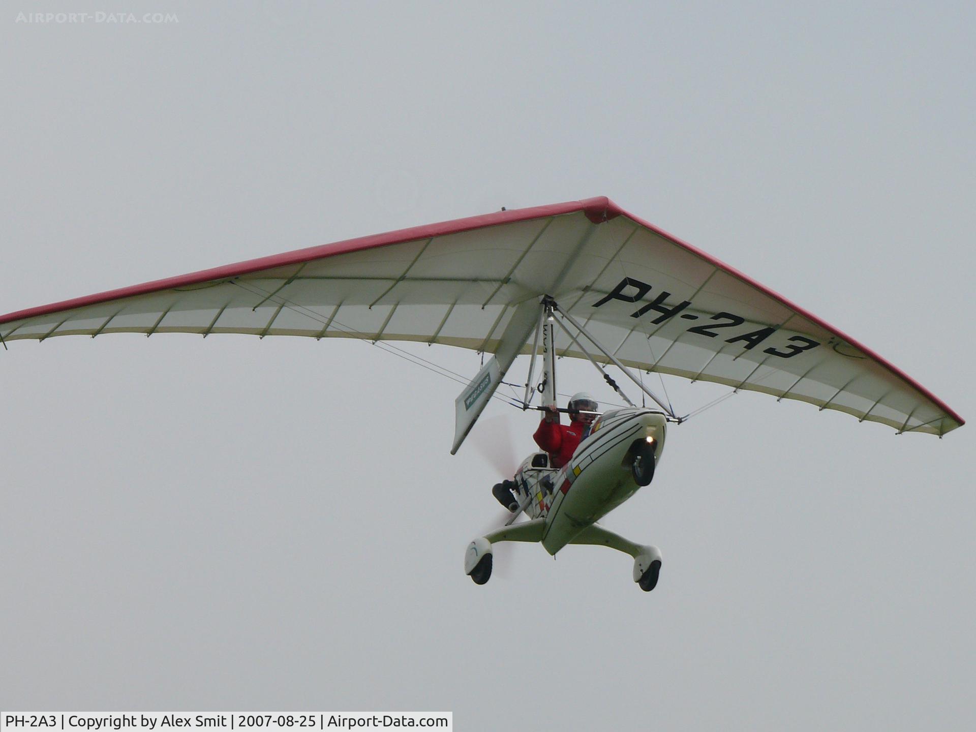 PH-2A3, Solar Wings Pegasus Quasar C/N 0038, Take of from temporary airport Veulen International (PH)