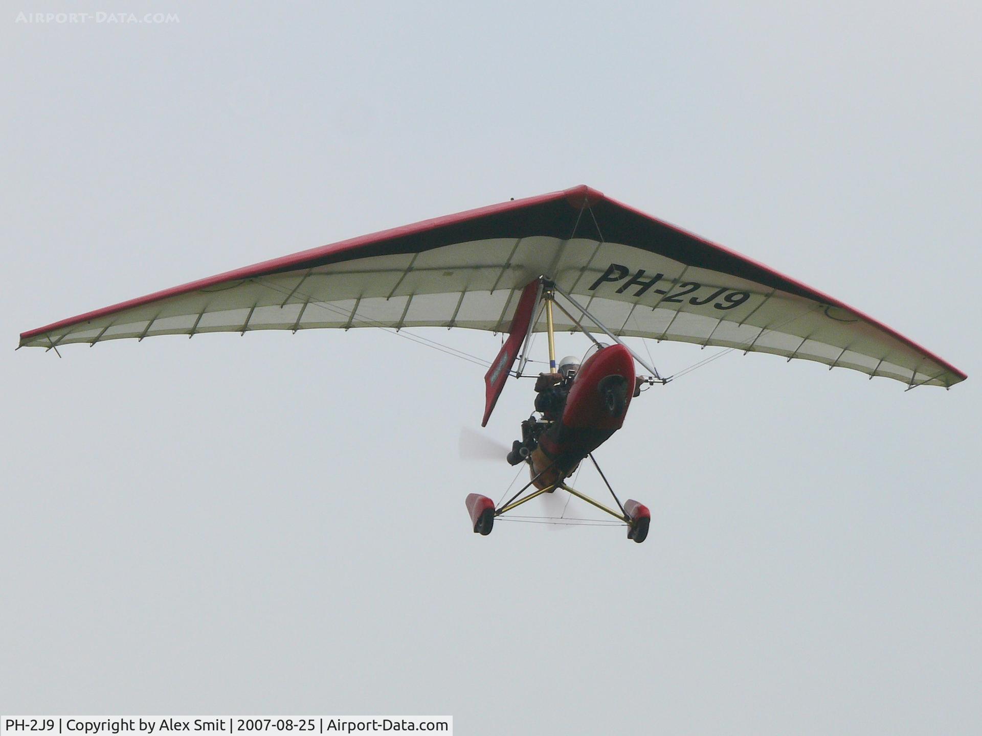 PH-2J9, Solar Wings Pegasus XL-Q-LC C/N SWQT-0561, Take of from temporary airport Veulen International (PH)