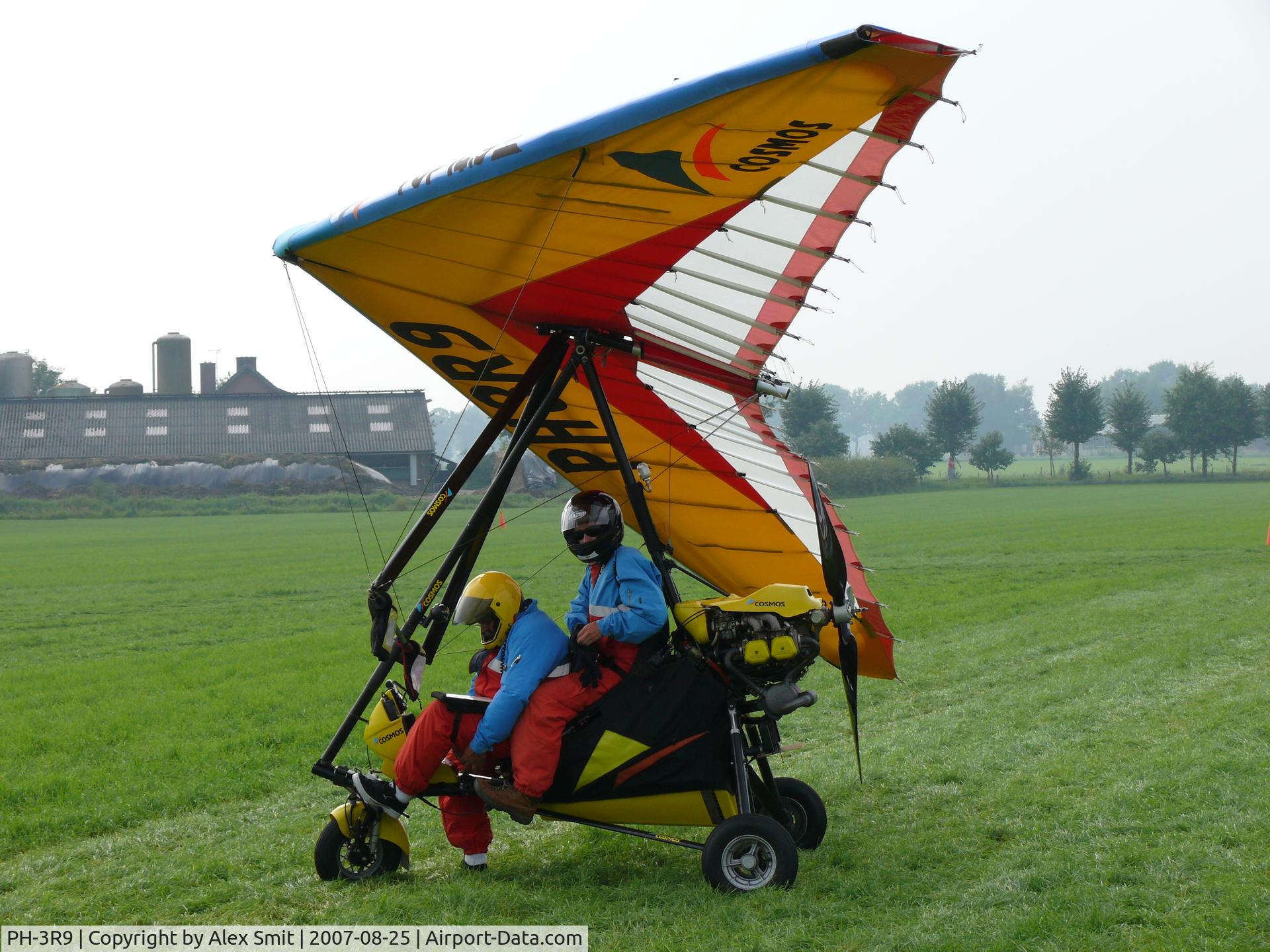PH-3R9, Cosmos Phase III C/N 21532, Preparing for take of from temporary airport Veulen International (PH)