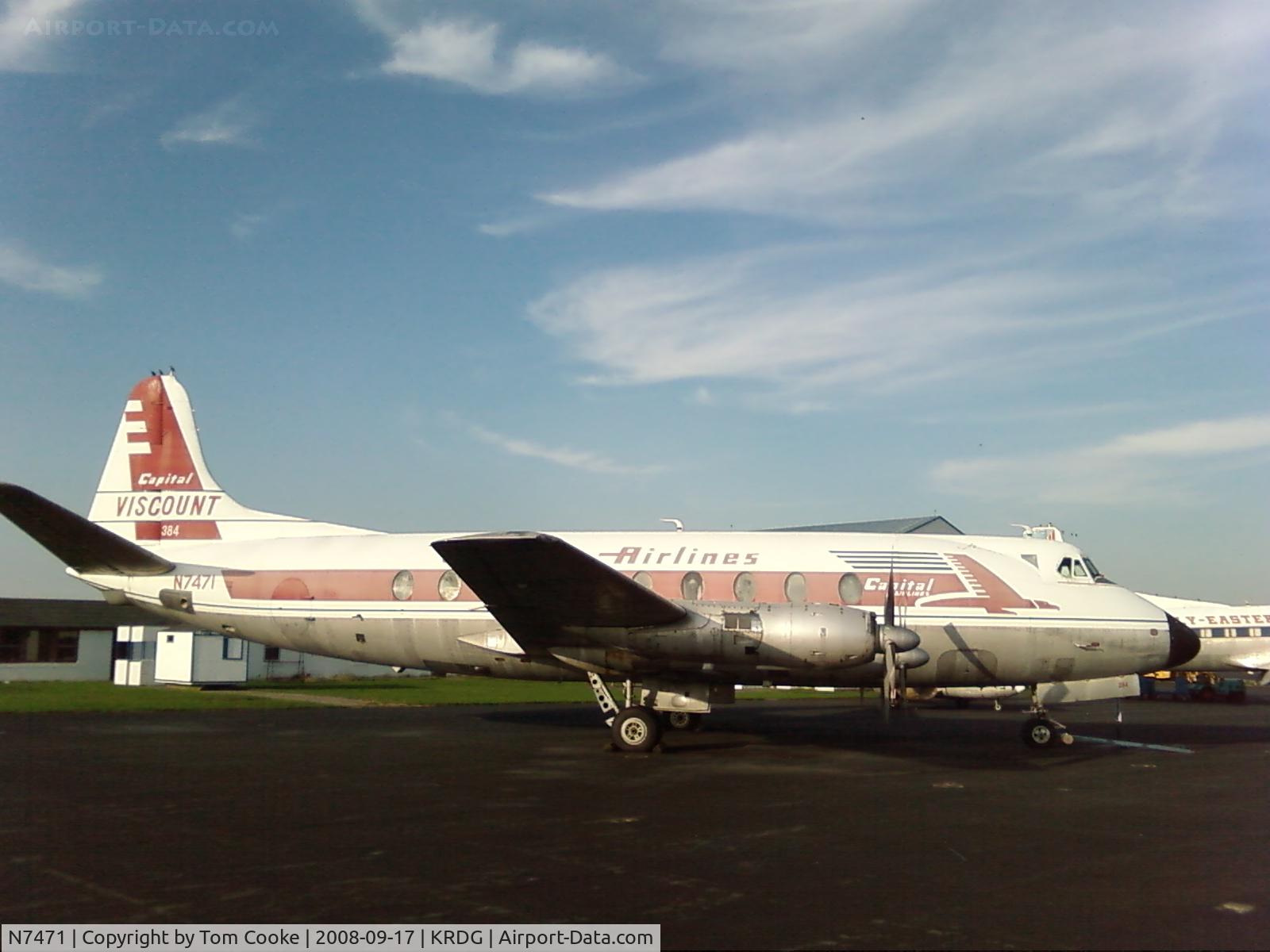 N7471, 1957 Vickers Viscount 797 C/N 233, still parked at Reading