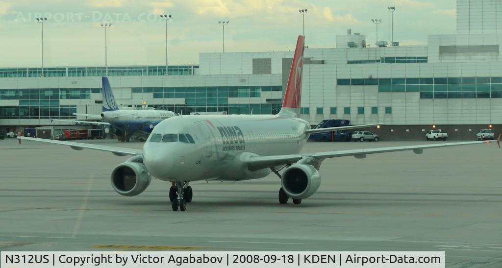 N312US, 1990 Airbus A320-211 C/N 152, At Denver