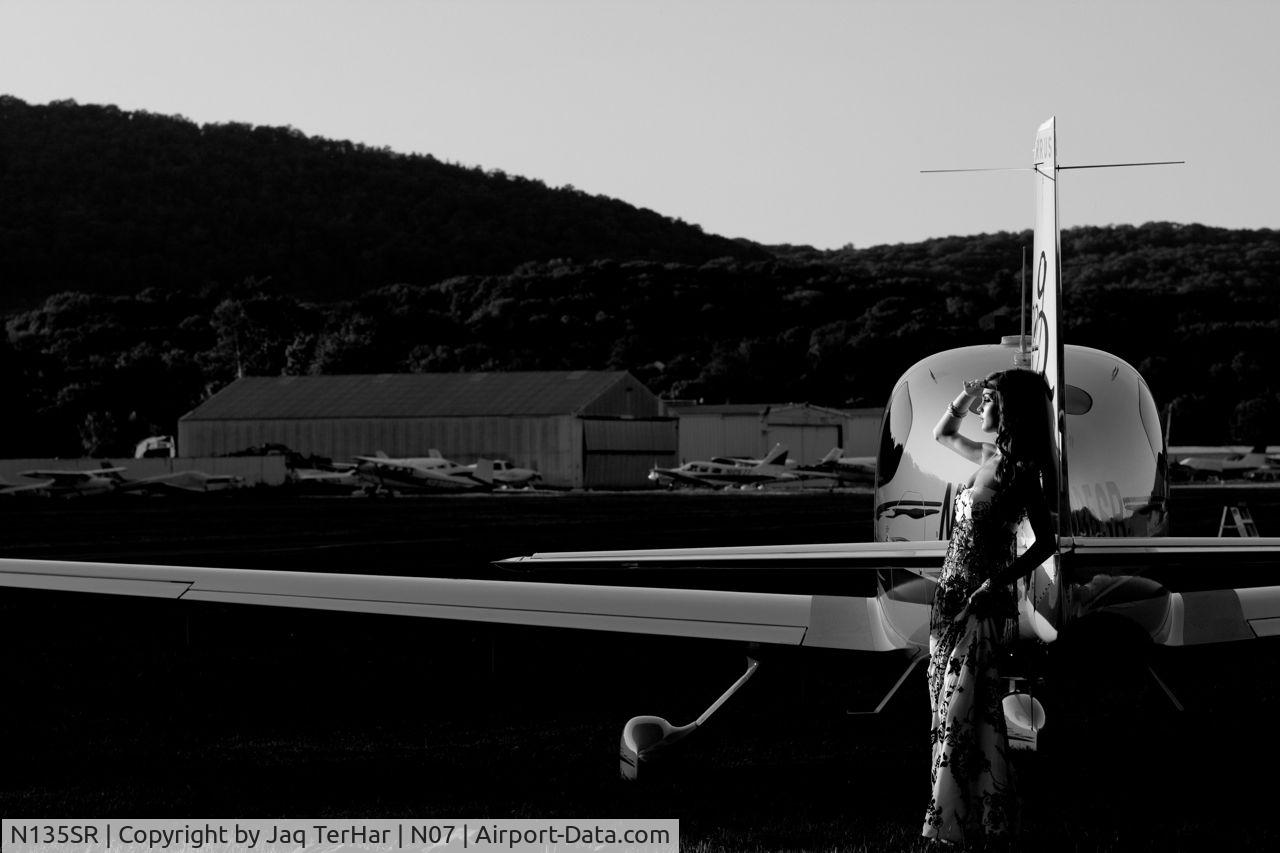 N135SR, 2006 Cirrus SR22 G2 C/N 1898, Fashion photo shoot