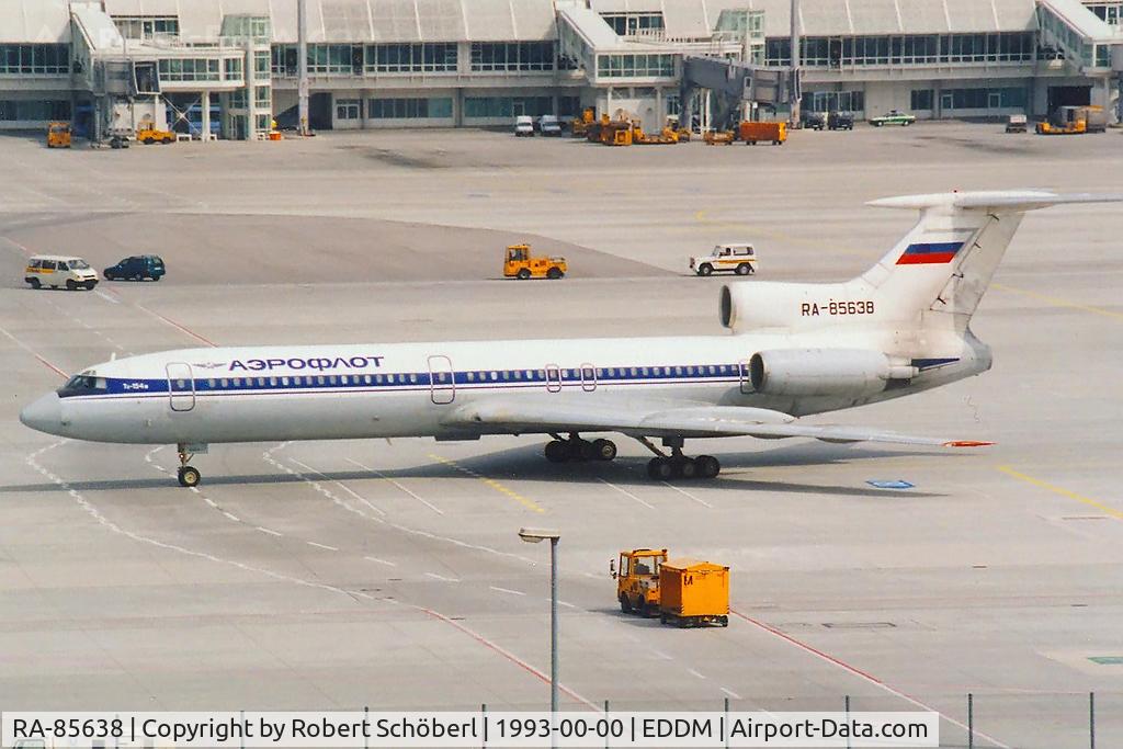 RA-85638, 1987 Tupolev Tu-154M C/N 87A768, Taxiing to the runway.