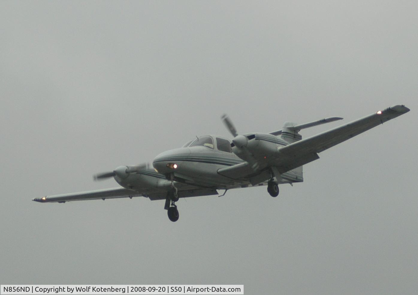 N856ND, 1989 Piper PA-44-180 Seminole C/N 4495001, in flight, seconds from landing