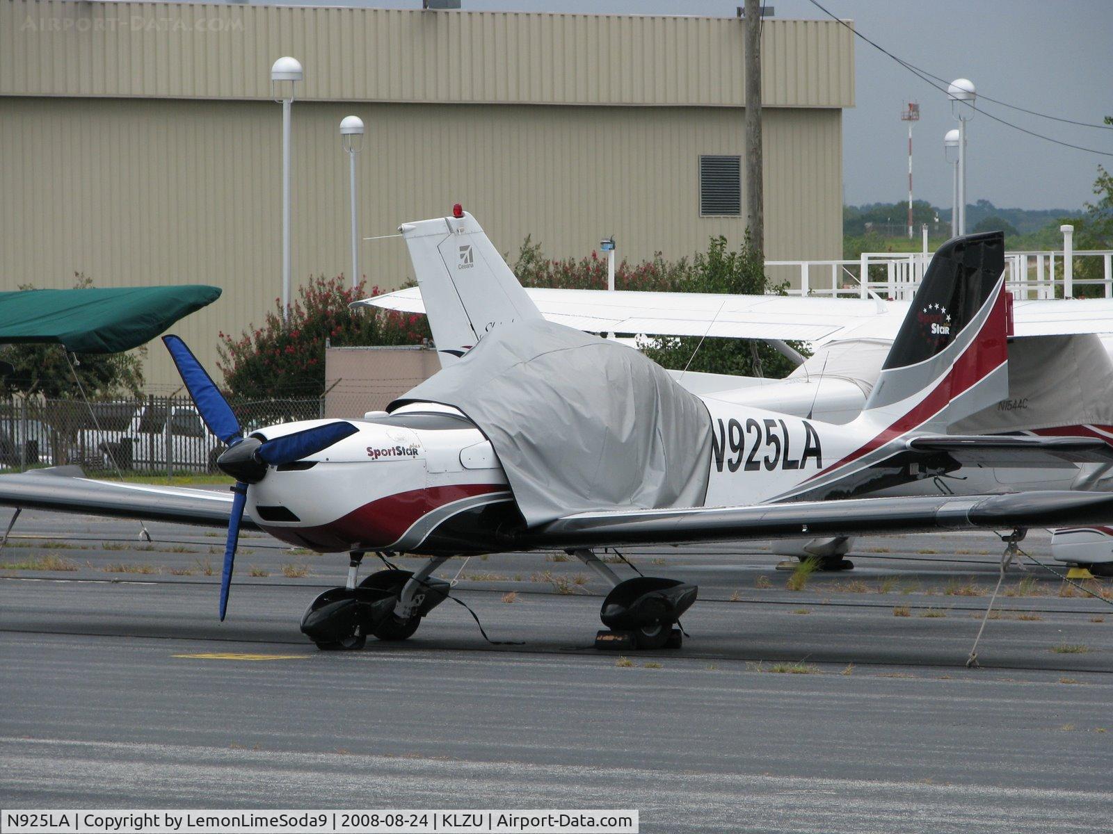 N925LA, 2007 Evektor-Aerotechnik Sportstar Plus C/N 20070925, Just another day at the airport.